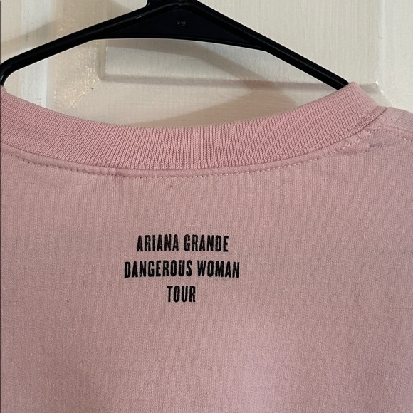 Women’s Gildan Pink Ariana Grande Dangerous Woman Tour Crewneck Sweatshirt - Picture 5 of 7